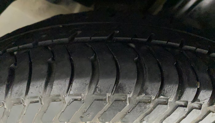 2011 Maruti Swift Dzire VXI, Petrol, Manual, 51,005 km, Right Rear Tyre Tread
