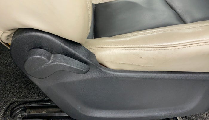 2018 Mahindra MARAZZO M2 7STR, Diesel, Manual, 49,540 km, Driver Side Adjustment Panel