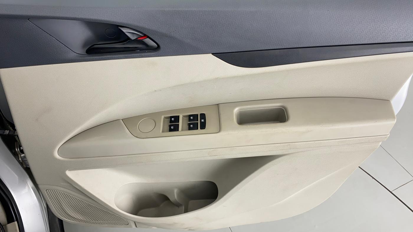 2018 Mahindra MARAZZO M2 7STR, Diesel, Manual, 49,540 km, Driver Side Door Panels Control