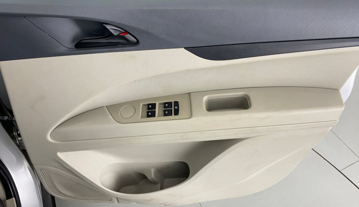 2018 Mahindra MARAZZO M2 7STR, Diesel, Manual, 49,540 km, Driver Side Door Panels Control