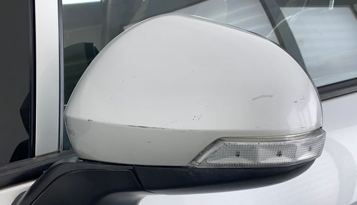2018 Mahindra MARAZZO M2 7STR, Diesel, Manual, 49,540 km, Left rear-view mirror - Cover has minor damage