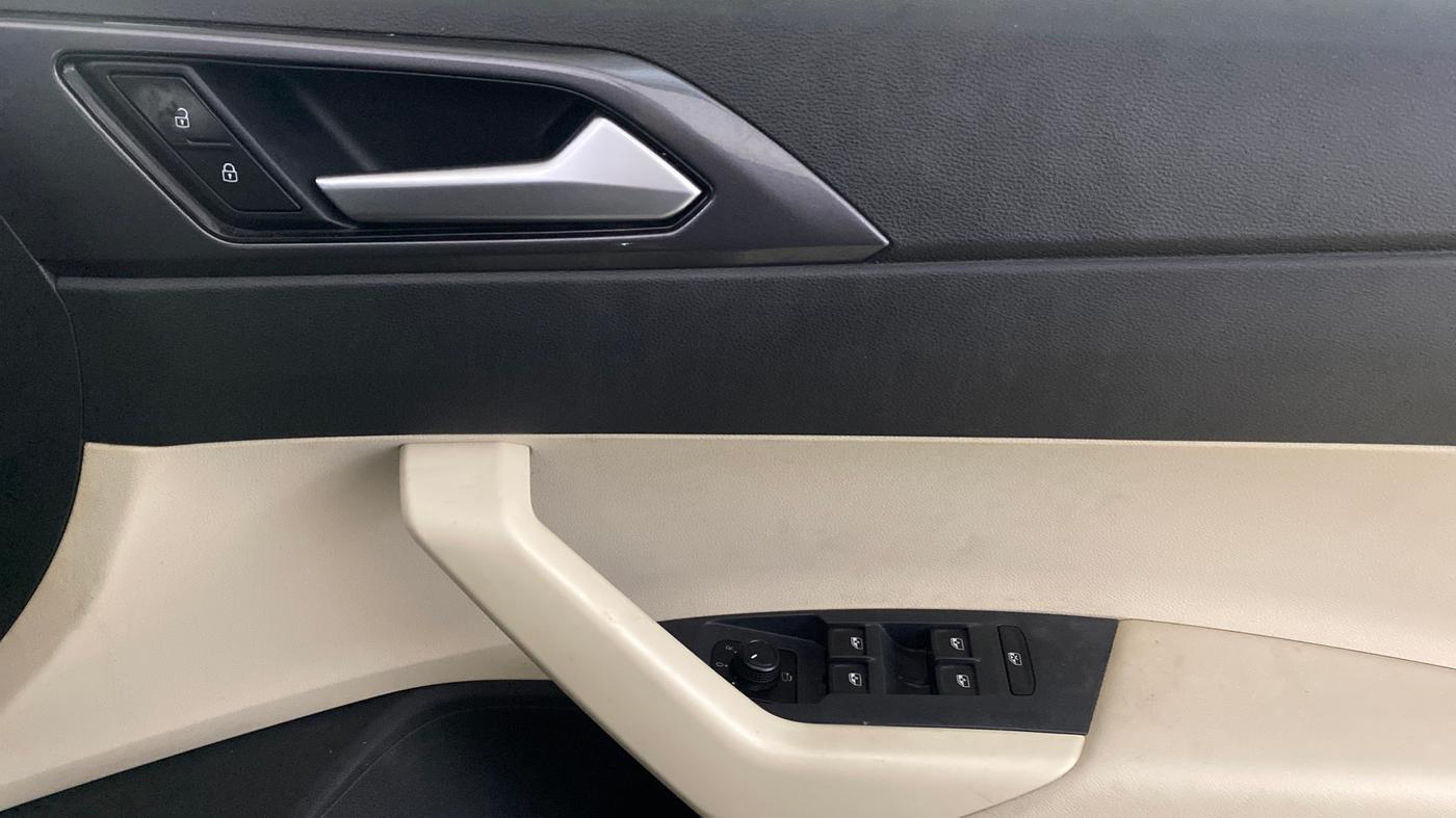 2022 Volkswagen VIRTUS GT PLUS TSI 1.5 EVO DSG, Petrol, Automatic, 1,13,871 km, Driver Side Door Panels Control