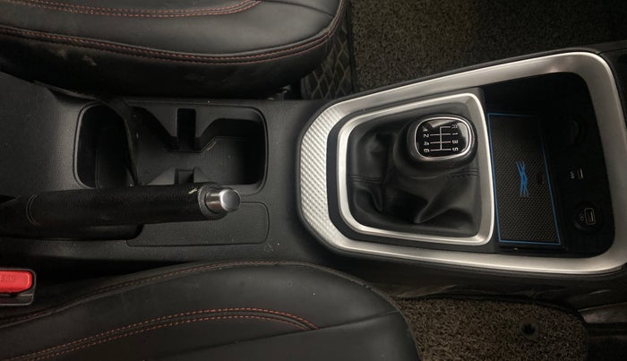 2022 KIA SONET HTX ANNIVERSARY EDITION 1.0 IMT, Petrol, Manual, 90,462 km, Gear Lever