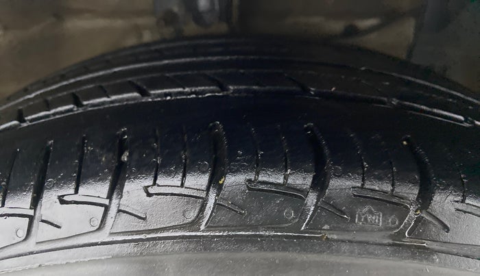 2021 Maruti Ciaz ZETA 1.5 SHVS MT PETROL, Petrol, Manual, 42,051 km, Right Front Tyre Tread