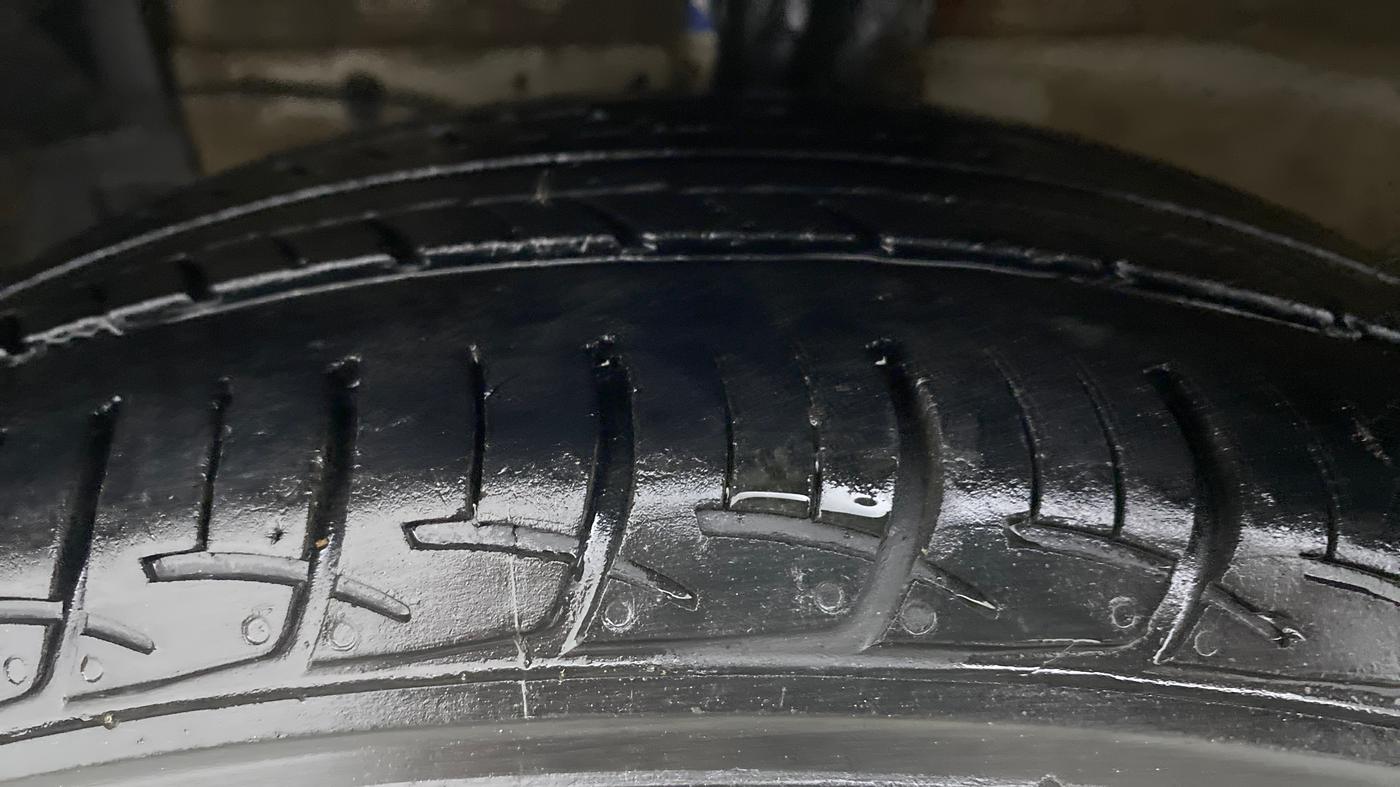2021 Maruti Ciaz ZETA 1.5 SHVS MT PETROL, Petrol, Manual, 42,051 km, Left Front Tyre Tread