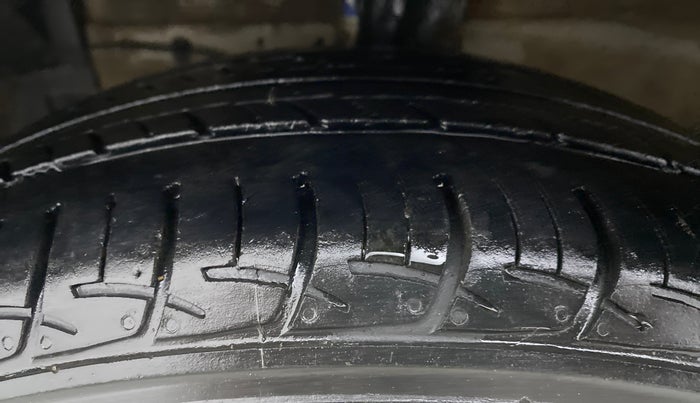 2021 Maruti Ciaz ZETA 1.5 SHVS MT PETROL, Petrol, Manual, 42,051 km, Left Front Tyre Tread