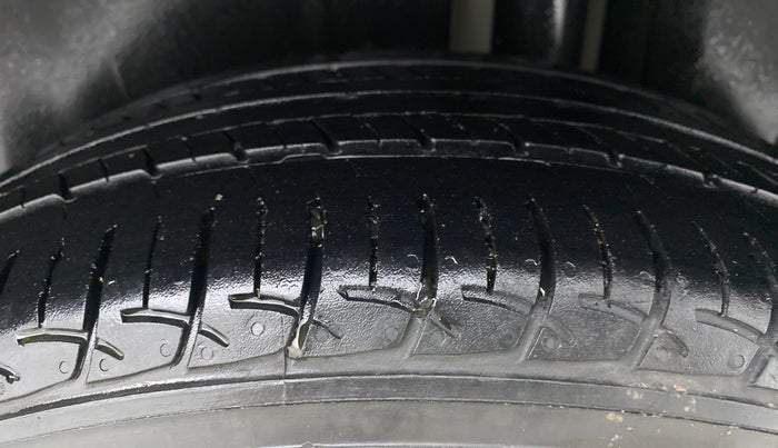 2021 Maruti Ciaz ZETA 1.5 SHVS MT PETROL, Petrol, Manual, 42,051 km, Left Rear Tyre Tread