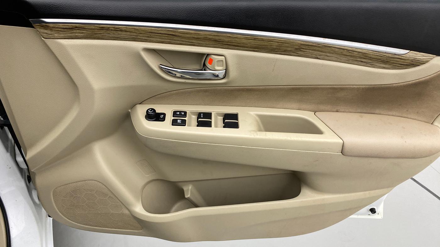 2021 Maruti Ciaz ZETA 1.5 SHVS MT PETROL, Petrol, Manual, 42,051 km, Driver Side Door Panels Control