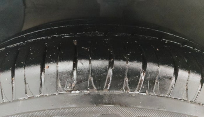 2015 Hyundai Grand i10 SPORTZ 1.2 KAPPA VTVT, Petrol, Manual, 42,040 km, Left Front Tyre Tread