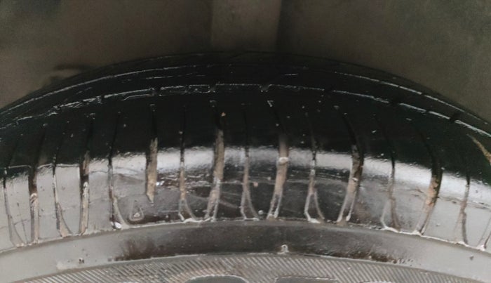 2015 Hyundai Grand i10 SPORTZ 1.2 KAPPA VTVT, Petrol, Manual, 42,040 km, Right Rear Tyre Tread