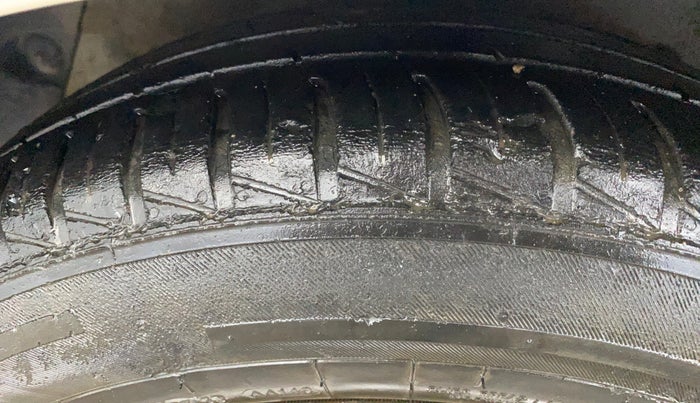 2017 Hyundai Grand i10 MAGNA 1.2 KAPPA VTVT, CNG, Manual, 52,056 km, Right Rear Tyre Tread