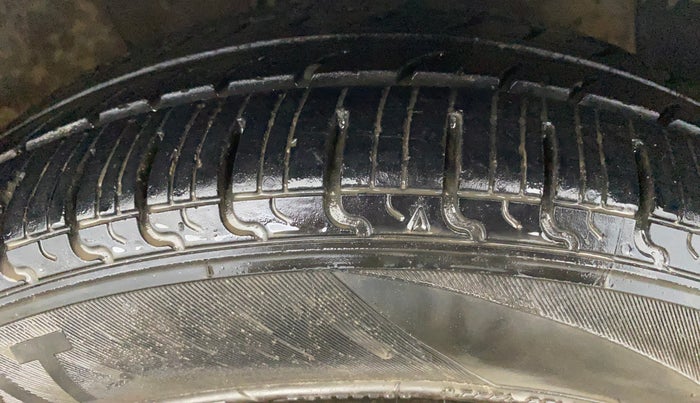 2017 Hyundai Grand i10 MAGNA 1.2 KAPPA VTVT, CNG, Manual, 52,056 km, Right Front Tyre Tread