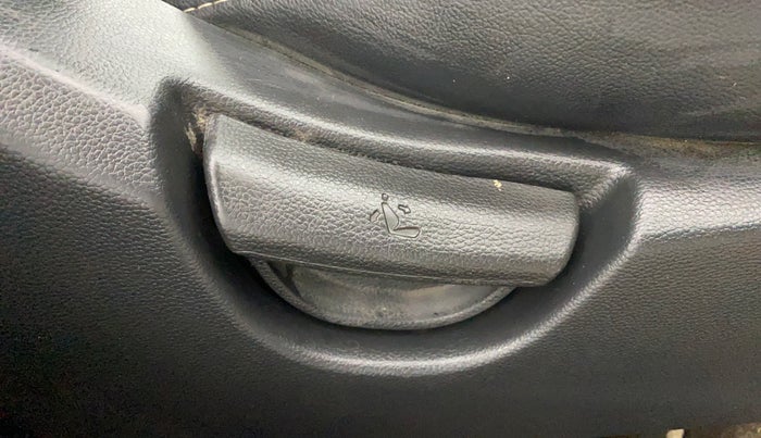 2017 Hyundai Grand i10 MAGNA 1.2 KAPPA VTVT, CNG, Manual, 52,056 km, Driver Side Adjustment Panel