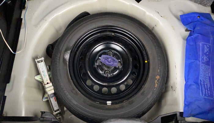 2020 Maruti Swift LXI, Petrol, Manual, 50,239 km, Spare Tyre