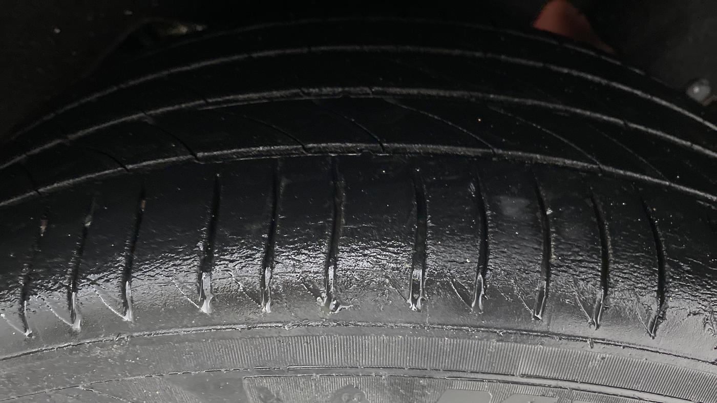 2016 Maruti Vitara Brezza LDI OPT, Diesel, Manual, 30,501 km, Left Rear Tyre Tread