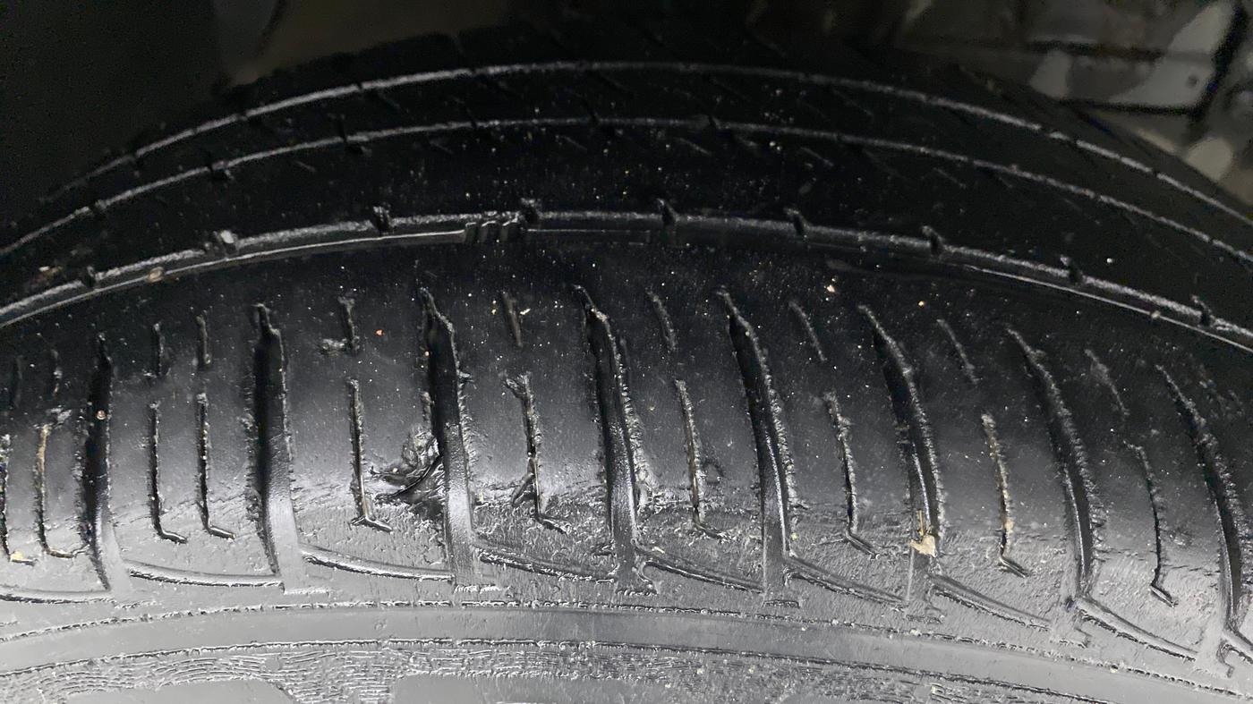 2016 Maruti Vitara Brezza LDI OPT, Diesel, Manual, 30,501 km, Right Front Tyre Tread
