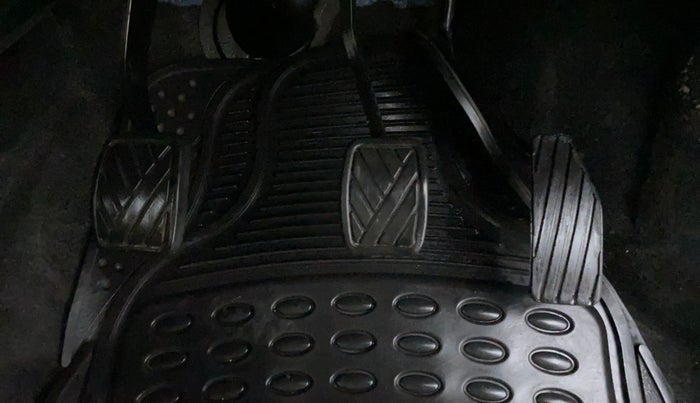 2018 Maruti Wagon R 1.0 VXI, Petrol, Manual, 16,634 km, Pedals