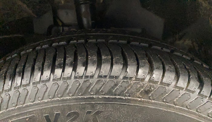 2020 Ford Ecosport TITANIUM 1.5L DIESEL, Diesel, Manual, 1,47,695 km, Right Front Tyre Tread