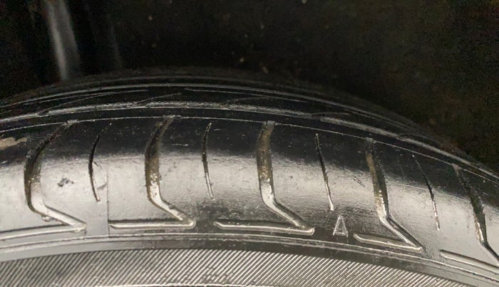 2020 Ford Ecosport TITANIUM 1.5L DIESEL, Diesel, Manual, 1,47,695 km, Right Rear Tyre Tread