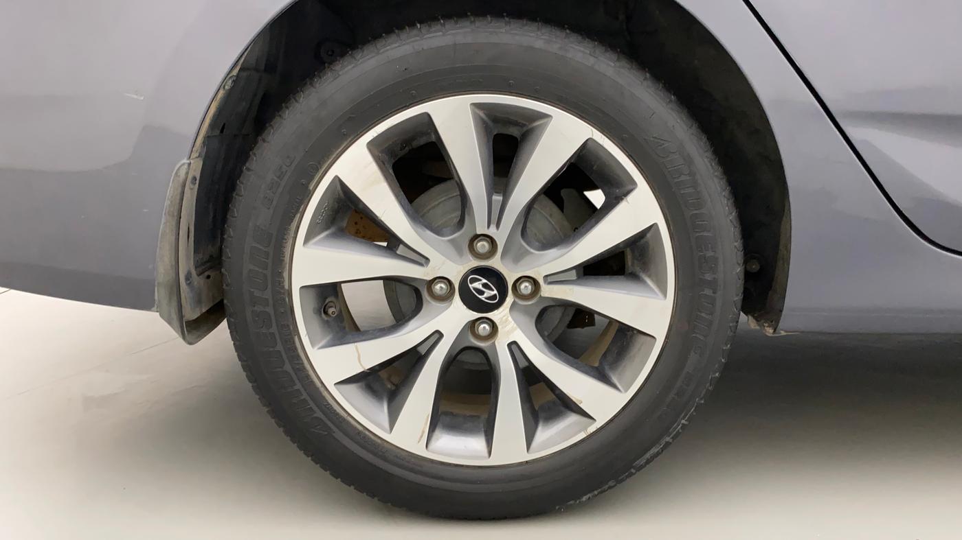 2015 Hyundai Verna FLUIDIC 4S1.6 VTVT S O AT, Petrol, Automatic, 32,301 km, Right Rear Wheel