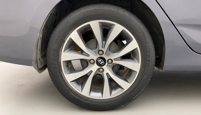 2015 Hyundai Verna FLUIDIC 4S1.6 VTVT S O AT, Petrol, Automatic, 32,301 km, Right Rear Wheel
