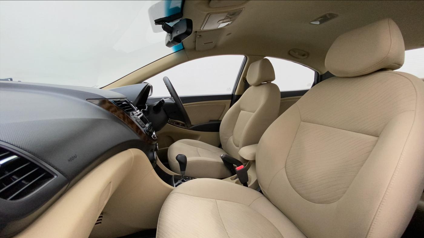 2015 Hyundai Verna FLUIDIC 4S1.6 VTVT S O AT, Petrol, Automatic, 32,301 km, Right Side Front Door Cabin