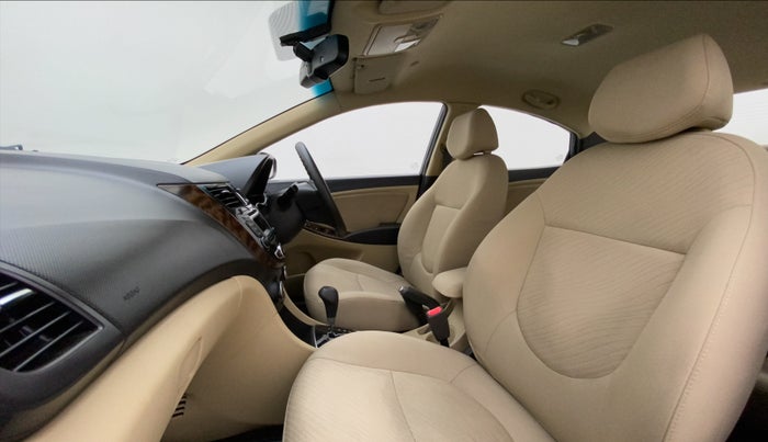 2015 Hyundai Verna FLUIDIC 4S1.6 VTVT S O AT, Petrol, Automatic, 32,301 km, Right Side Front Door Cabin