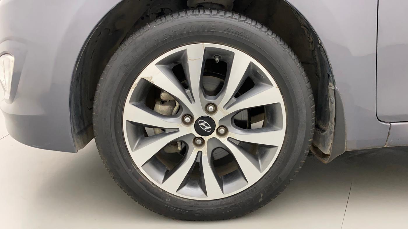 2015 Hyundai Verna FLUIDIC 4S1.6 VTVT S O AT, Petrol, Automatic, 32,301 km, Left Front Wheel