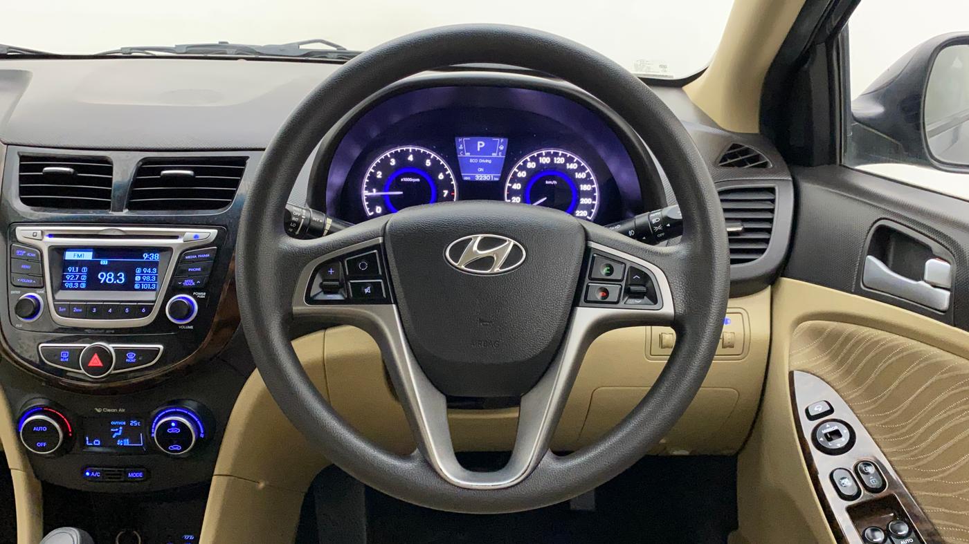 2015 Hyundai Verna FLUIDIC 4S1.6 VTVT S O AT, Petrol, Automatic, 32,301 km, Steering Wheel Close Up