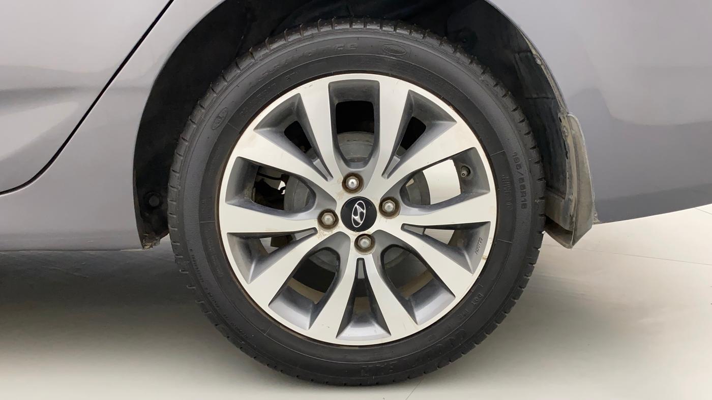 2015 Hyundai Verna FLUIDIC 4S1.6 VTVT S O AT, Petrol, Automatic, 32,301 km, Left Rear Wheel