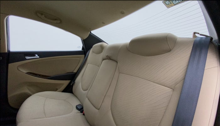 2015 Hyundai Verna FLUIDIC 4S1.6 VTVT S O AT, Petrol, Automatic, 32,301 km, Right Side Rear Door Cabin