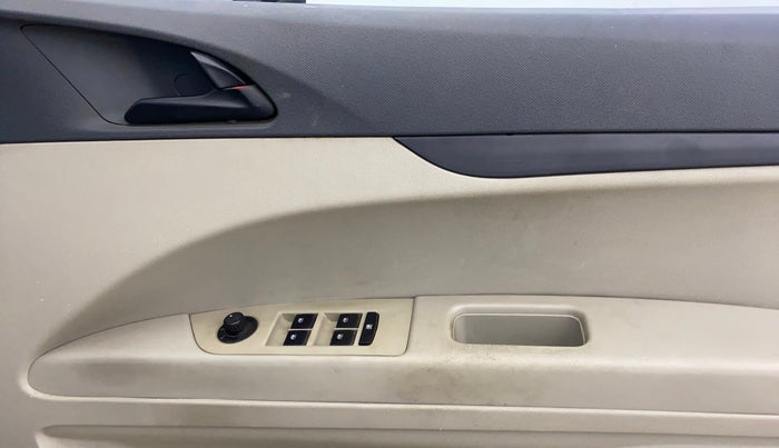 2018 Mahindra MARAZZO M4 8 STR, Diesel, Manual, 84,331 km, Driver Side Door Panels Control