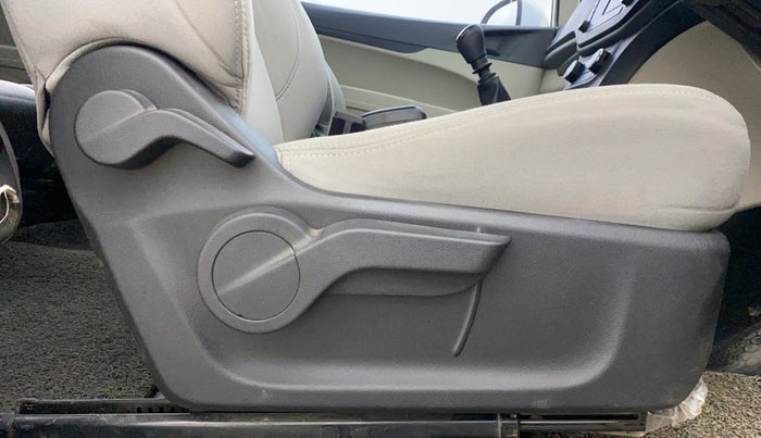 2018 Mahindra MARAZZO M4 8 STR, Diesel, Manual, 84,331 km, Driver Side Adjustment Panel