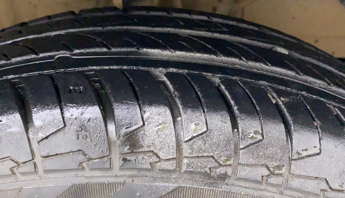 2022 Maruti Dzire LXI, Petrol, Manual, 9,541 km, Right Front Tyre Tread