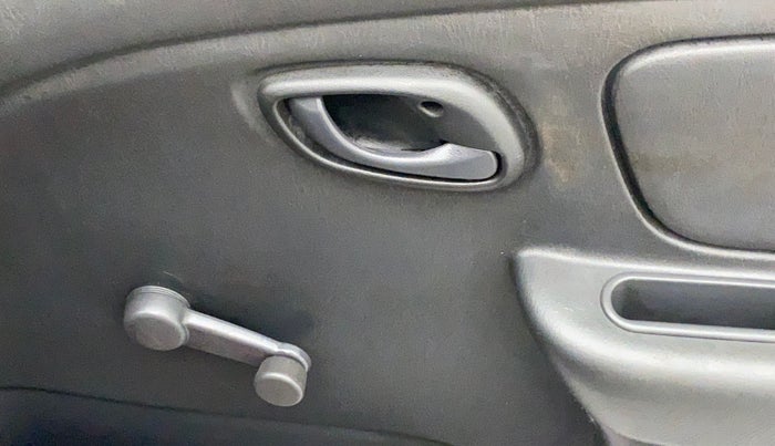2010 Maruti Alto LXI, Petrol, Manual, 24,809 km, Right front window switch / handle - Power window makes minor noise