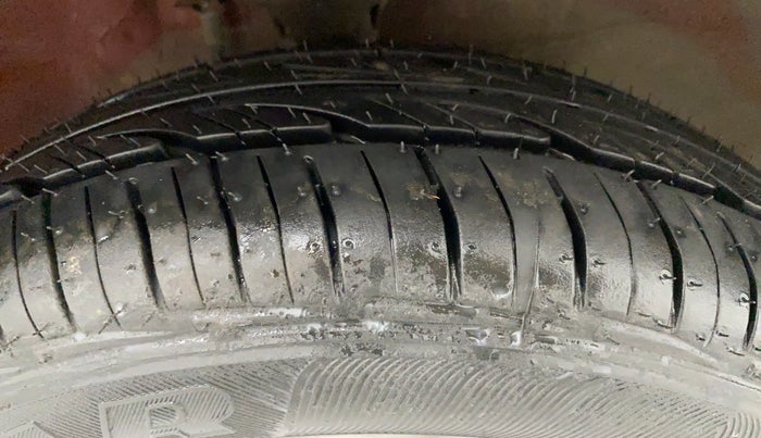 2010 Maruti Alto LXI, Petrol, Manual, 24,809 km, Right Front Tyre Tread