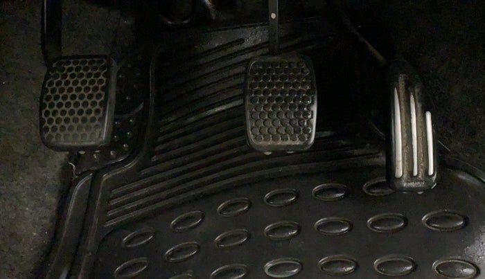 2010 Maruti Alto LXI, Petrol, Manual, 24,809 km, Pedals