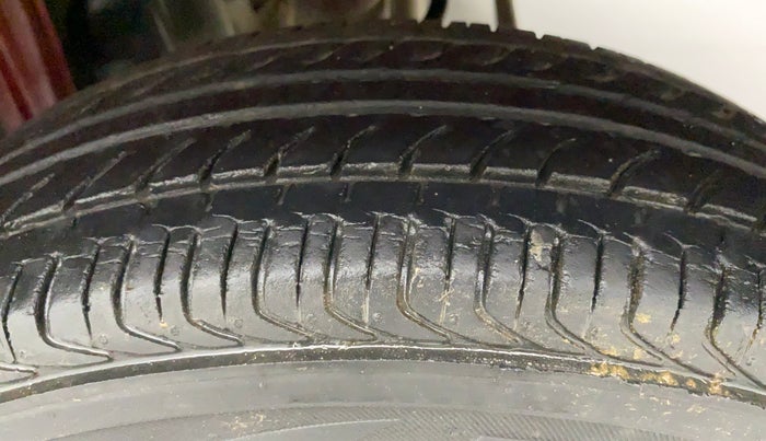 2010 Maruti Alto LXI, Petrol, Manual, 24,809 km, Left Rear Tyre Tread