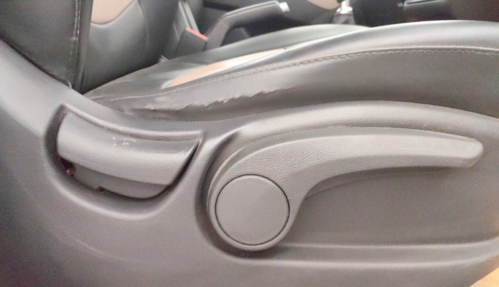 2015 Hyundai Creta SX PLUS 1.6 PETROL, Petrol, Manual, 58,703 km, Driver Side Adjustment Panel