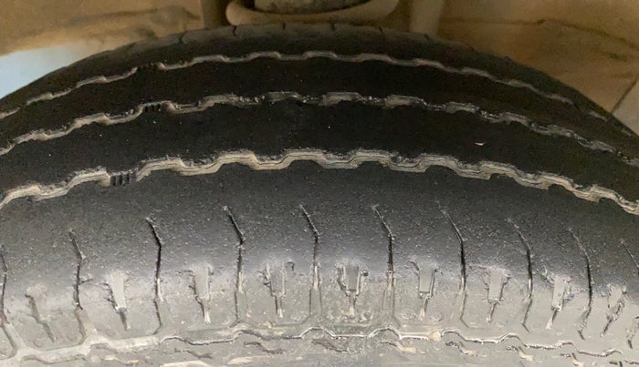 2016 Maruti OMNI E 8 STR, Petrol, Manual, 52,457 km, Left Front Tyre Tread