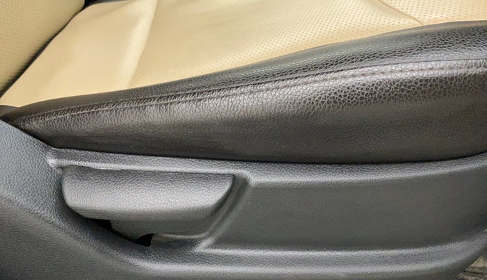 2016 Hyundai Eon ERA PLUS (O), Petrol, Manual, 20,526 km, Driver Side Adjustment Panel