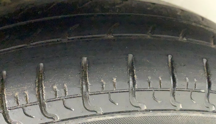 2016 Hyundai Eon ERA PLUS (O), Petrol, Manual, 20,526 km, Left Rear Tyre Tread