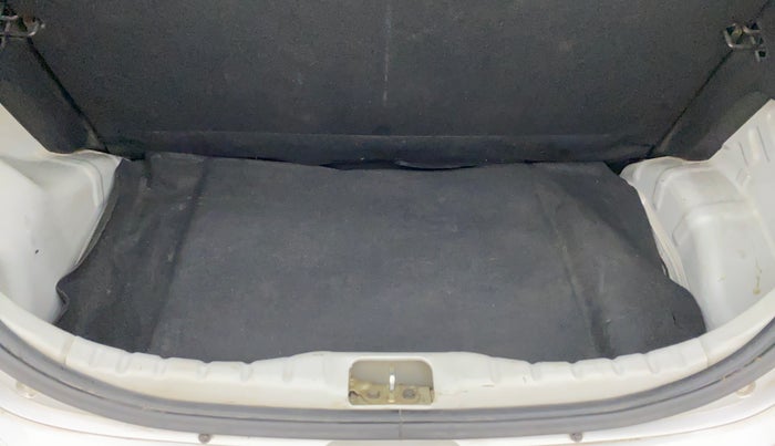 2016 Hyundai Eon ERA PLUS (O), Petrol, Manual, 20,526 km, Boot Inside