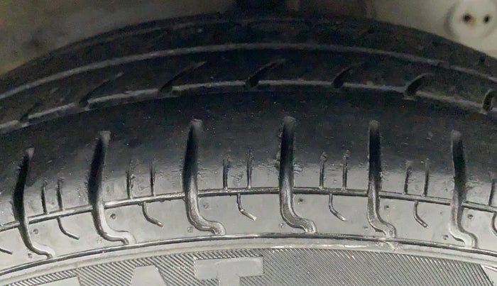 2016 Hyundai Eon ERA PLUS (O), Petrol, Manual, 20,526 km, Right Front Tyre Tread