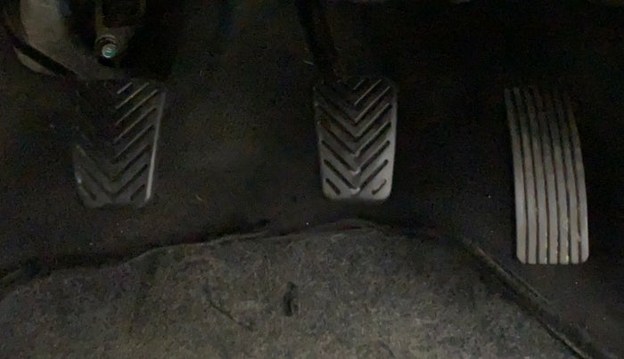 2016 Hyundai Eon ERA PLUS (O), Petrol, Manual, 20,526 km, Pedals