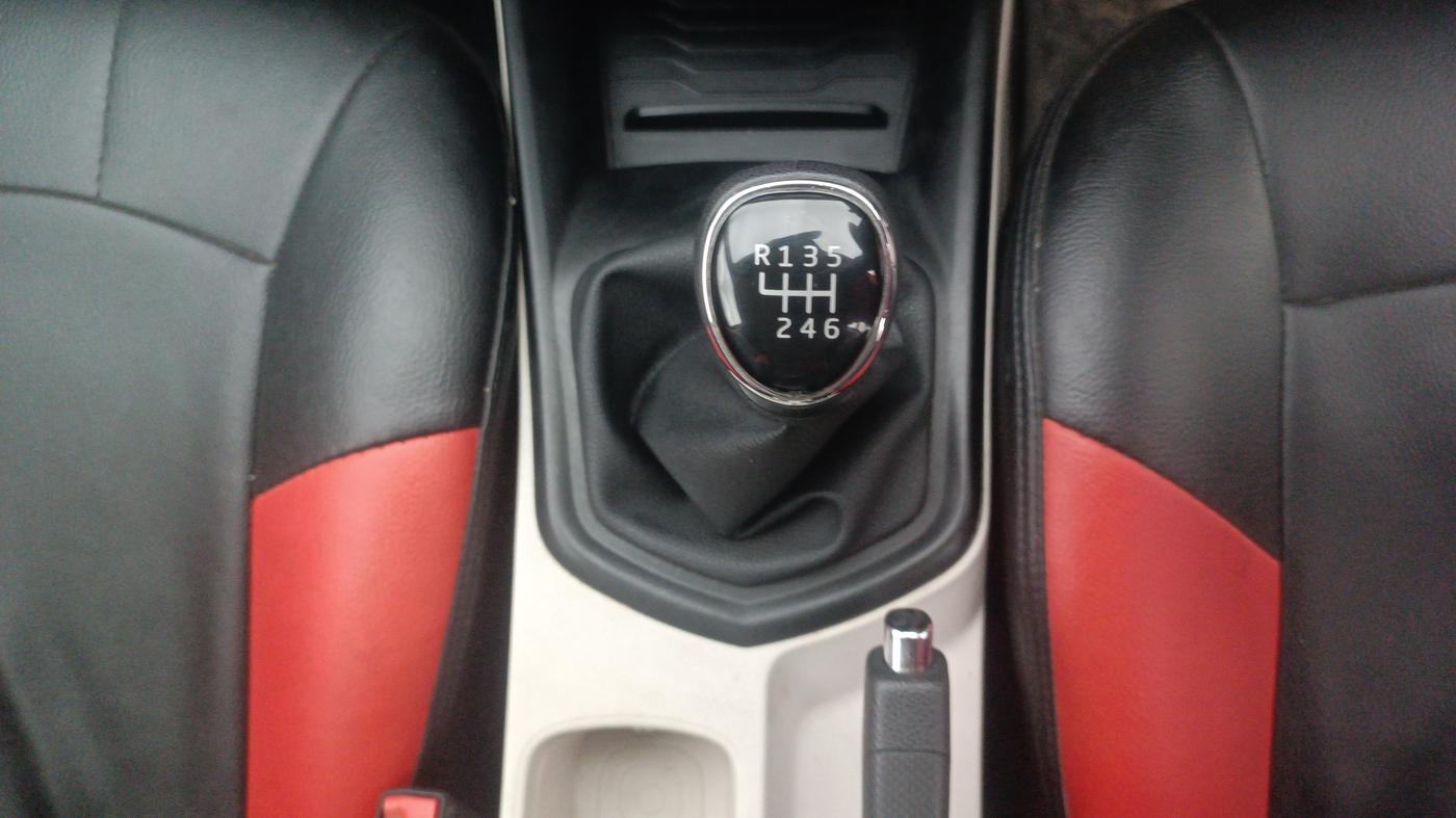2019 Mahindra XUV300 W6 1.5 DIESEL, Diesel, Manual, 72,584 km, Gear Lever