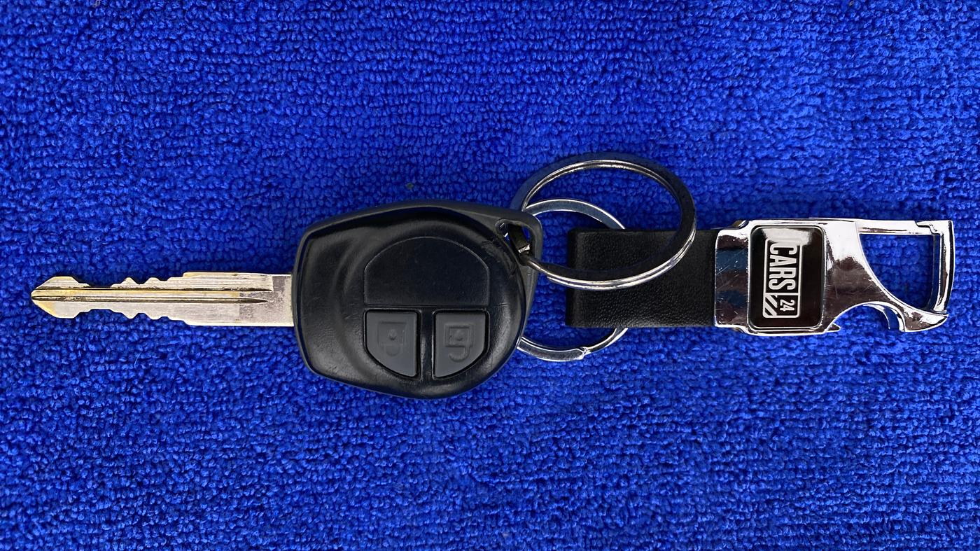 2016 Maruti Swift VXI, Petrol, Manual, 52,900 km, Key Close Up