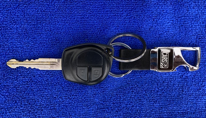 2016 Maruti Swift VXI, Petrol, Manual, 52,900 km, Key Close Up