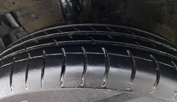 2016 Maruti Swift VXI, Petrol, Manual, 52,900 km, Left Front Tyre Tread