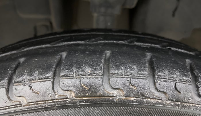 2017 Renault Kwid RXL, Petrol, Manual, 33,233 km, Left Front Tyre Tread